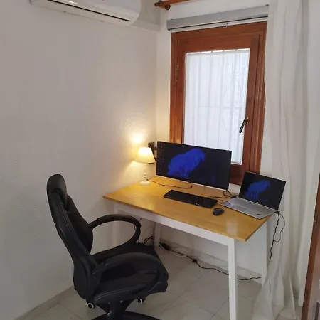 Estudio Parejas Con Piscina En Urbanizacion Tranquila *