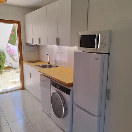 Apartamento Estudio Parejas Con Piscina En Urbanizacion Tranquila